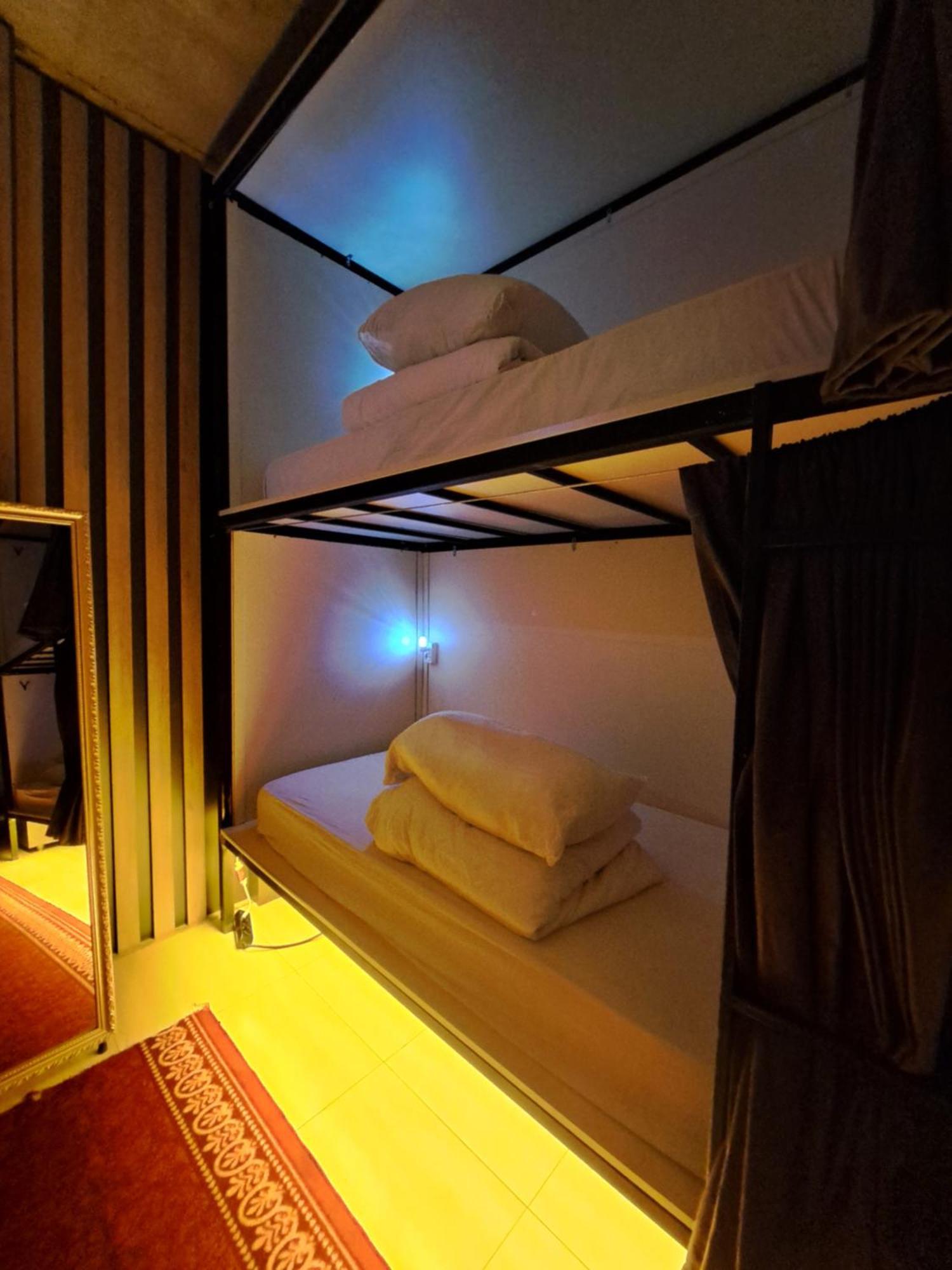 Karvi Hostel & Suites Batumi Ngoại thất bức ảnh